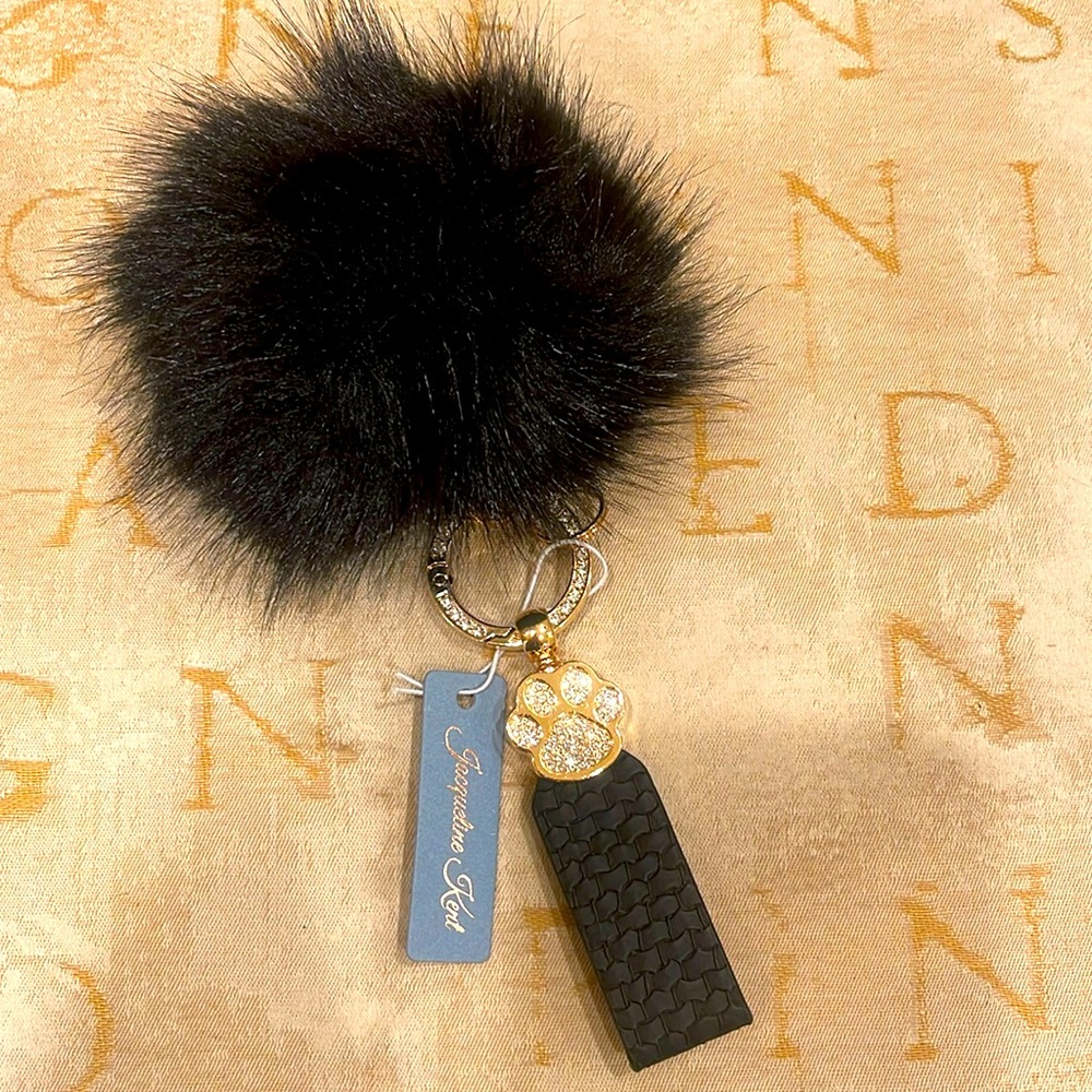 Designer- FAUX FUR FANTASY -
PENDANT KEYCHAIN BLACK